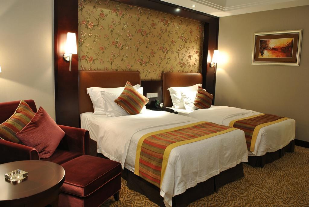 Qingyuan International Hotel Room photo