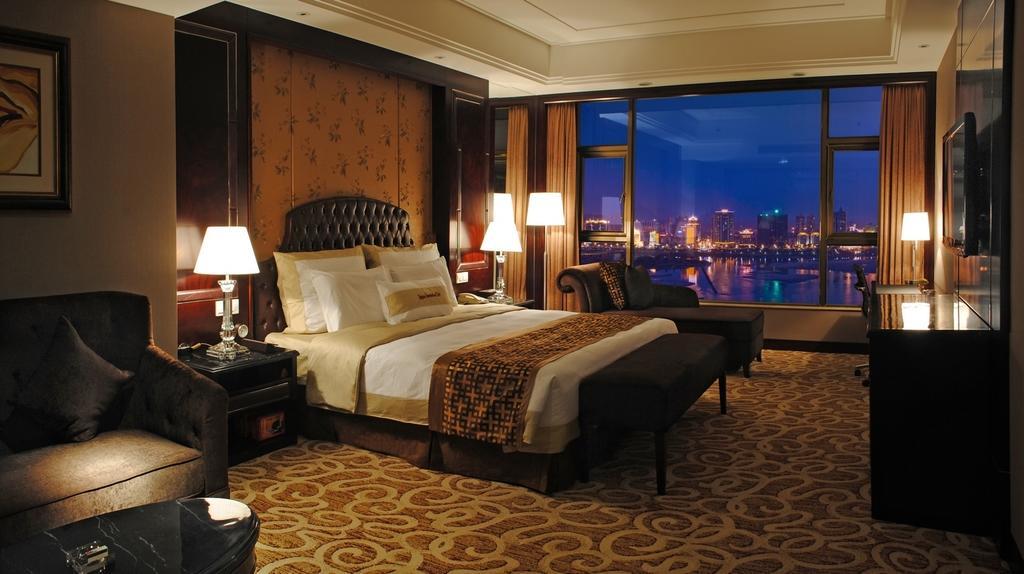 Qingyuan International Hotel Room photo